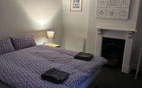 Luton Town House Near Airport
