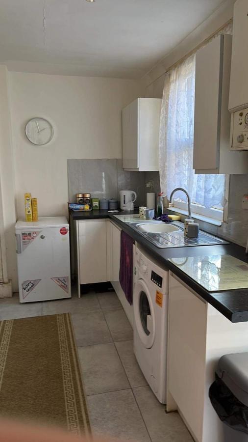 Appartamento Luton Town House Near Airport Esterno foto