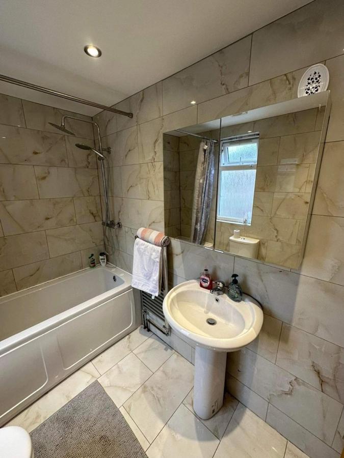 Appartamento Luton Town House Near Airport Esterno foto