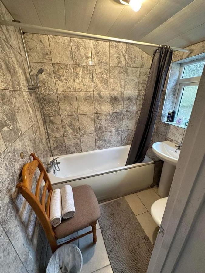 Appartamento Luton Town House Near Airport Esterno foto