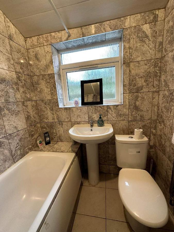 Appartamento Luton Town House Near Airport Esterno foto