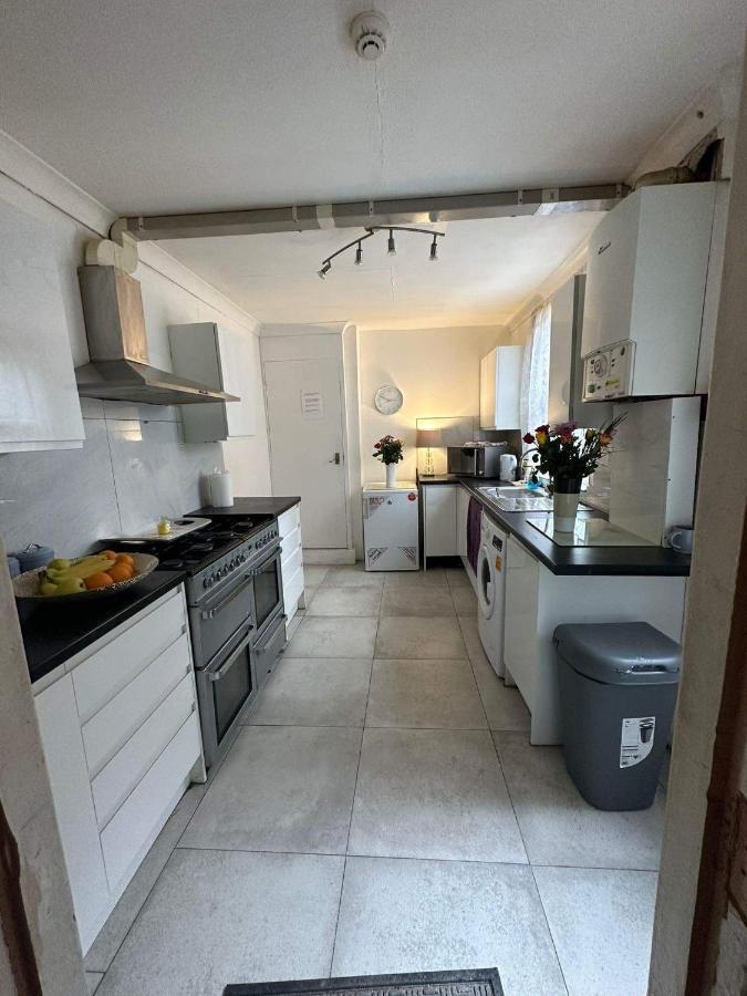 Appartamento Luton Town House Near Airport Esterno foto