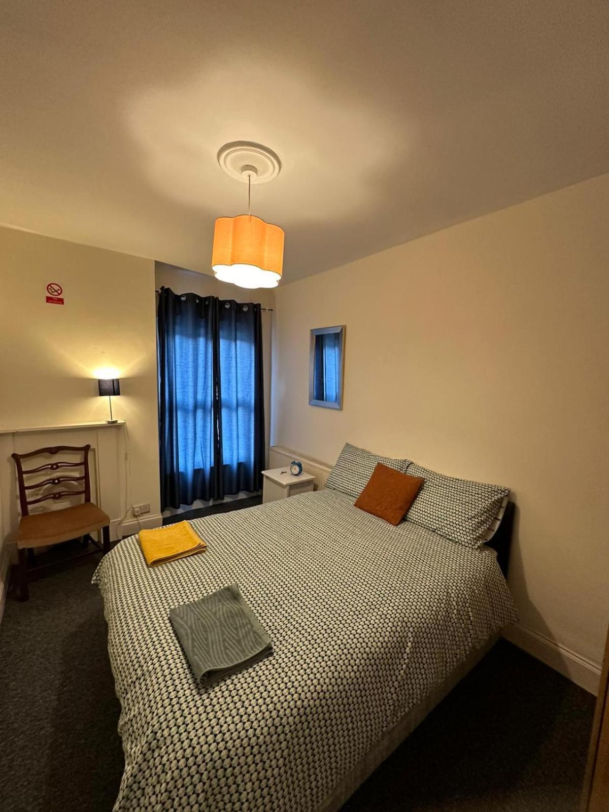 Appartamento Luton Town House Near Airport Esterno foto