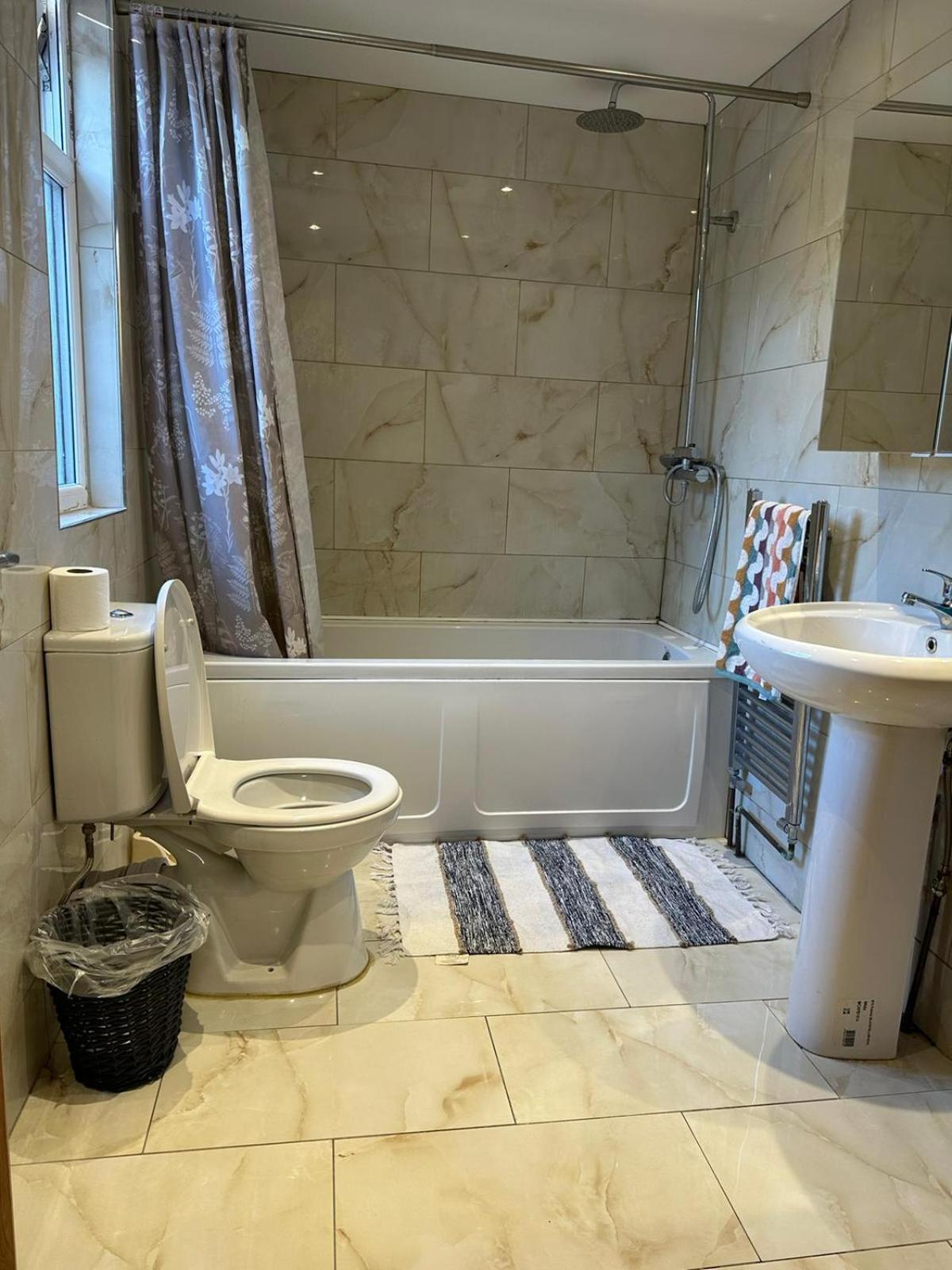 Appartamento Luton Town House Near Airport Esterno foto